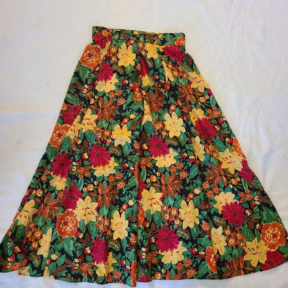 Adorable vintage floral skirt! - Picture 1 of 3